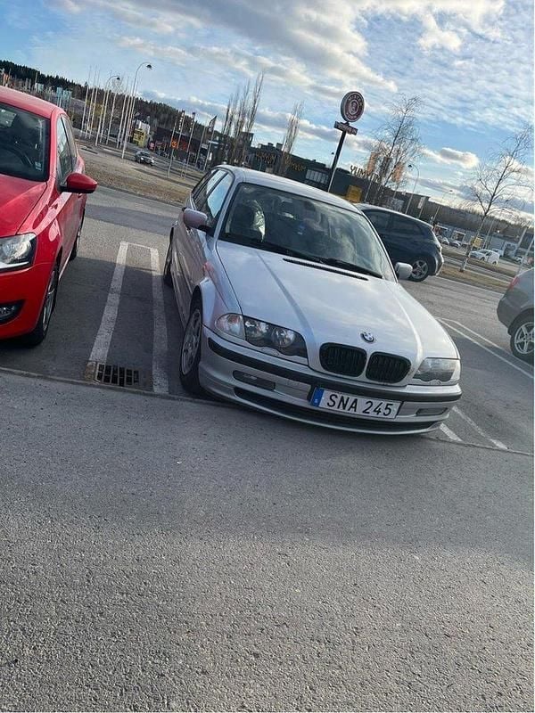Grå Begagnad 2001 BMW 318 Kombi | 13 000 kr (Superpris) - Bild 1/1