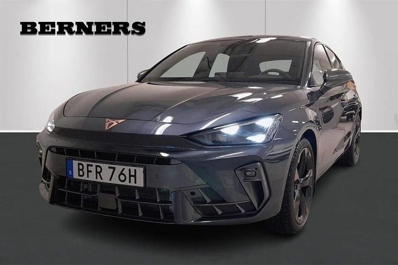 Mörkgrå (grå) Ny 2025 Cupra Leon Halvkombi | 319 900 kr (Marknadspris) - Bild 1/4