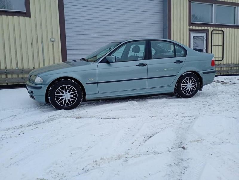 Begagnad BMW 316 105 HK (77 kW) 2001 Sedan