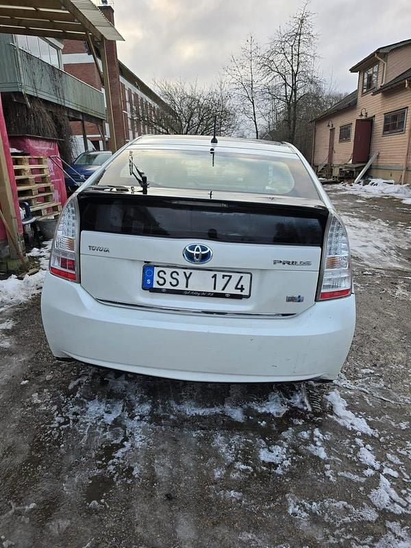 Begagnad Toyota Prius 136 HK (100 kW) 2010 Halvkombi