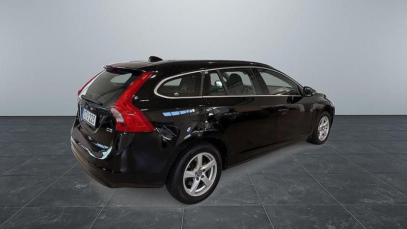 Begagnad Volvo V60 Momentum 136 HK (100 kW) 2015 Svart Kombi