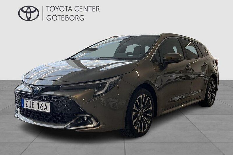 Grön Begagnad 2023 Toyota Corolla Style Kombi | 289 900 kr (Marknadspris) - Bild 1/3