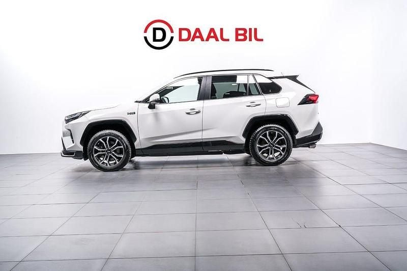 Vit Begagnad 2023 Toyota RAV4 SUV | 389 700 kr (Marknadspris) - Bild 1/4