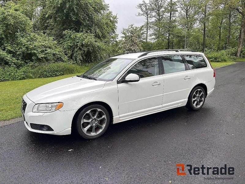 Vit Begagnad 2011 Volvo V70 Momentum Kombi | 1 000 kr - Bild 1/4