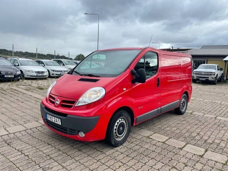 Röd Begagnad 2014 Nissan Primastar Minibuss | 69 900 kr - Bild 1/4
