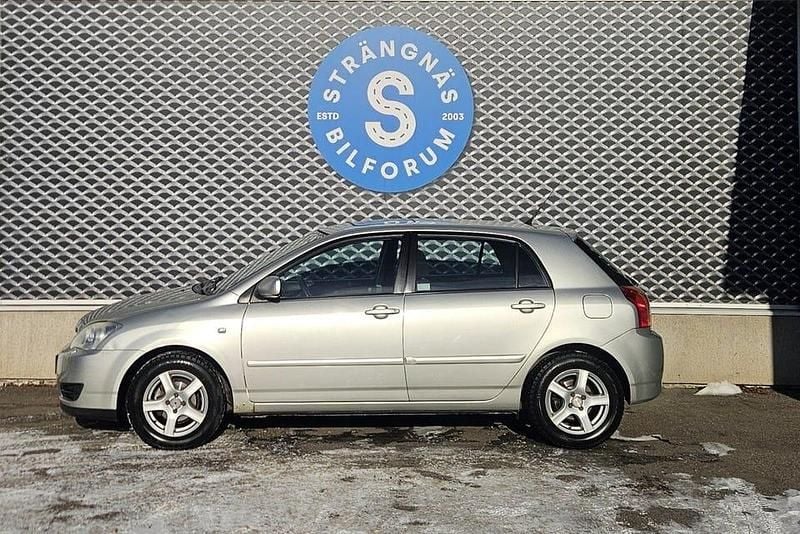 Begagnad Toyota Corolla 110 HK (80 kW) 2006 Silver Halvkombi