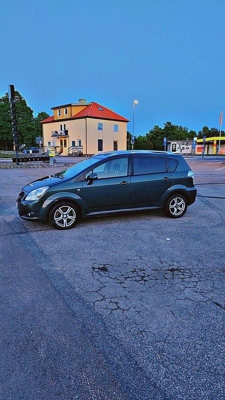 Grön Begagnad 2008 Toyota Corolla Verso Minibuss | 47 000 kr (Marknadspris) - Bild 1/4