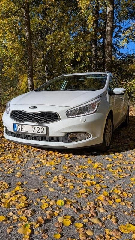 Vit Begagnad 2014 Kia Ceed Sportswagon Comfort Kombi | 50 000 kr (Superpris) - Bild 1/4