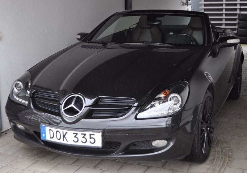 Svart Begagnad 2004 Mercedes SLK200 Cab | 85 000 kr (Lite dyr) - Bild 1/4