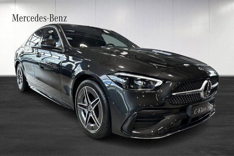 Grå Ny 2024 Mercedes C300e Sedan | 650 650 kr (Dyr) - Bild 1/4