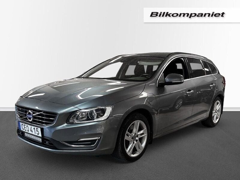 Grå Begagnad 2018 Volvo V60 Momentum Kombi | 184 000 kr (Marknadspris) - Bild 1/4