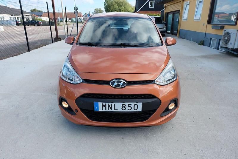 Orange Begagnad 2015 Hyundai i10 Halvkombi | 64 900 kr (Bra pris) - Bild 1/4