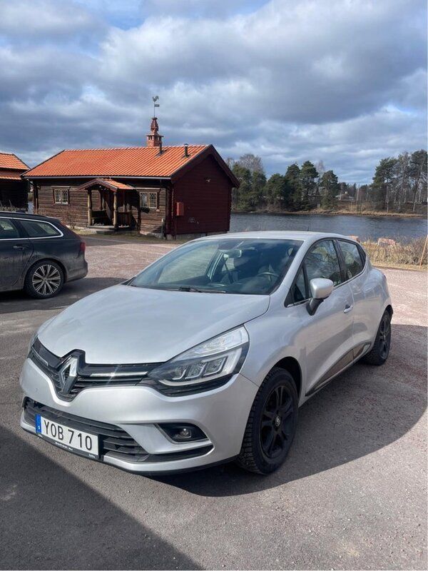 Silver Begagnad 2017 Renault Clio IV Halvkombi | 87 000 kr (Marknadspris) - Bild 1/4