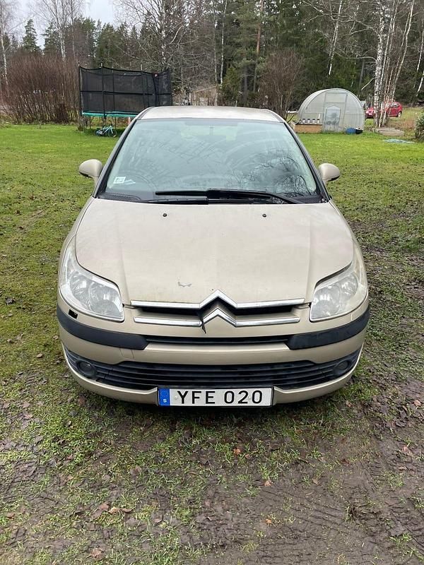 Begagnad 2006 Citroën C4 Halvkombi | 11 000 kr - Bild 1/4