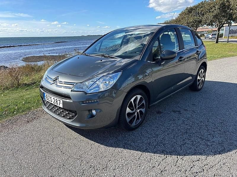 Grå Begagnad 2016 Citroën C3 Halvkombi | 99 900 kr (Marknadspris) - Bild 1/4