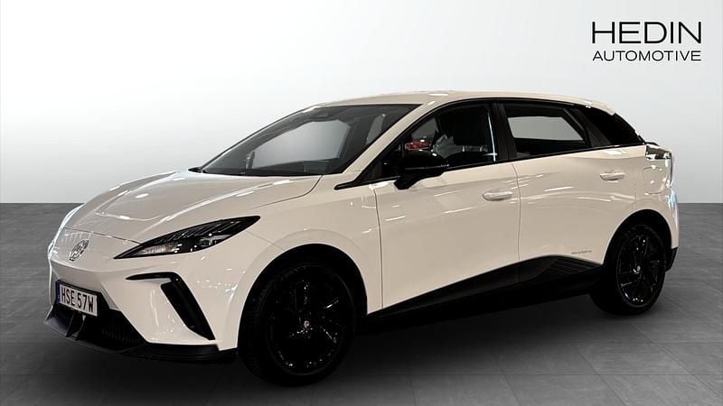 Vit (white) Begagnad 2023 MG MG4 EV Halvkombi | 259 900 kr (Marknadspris) - Bild 1/4