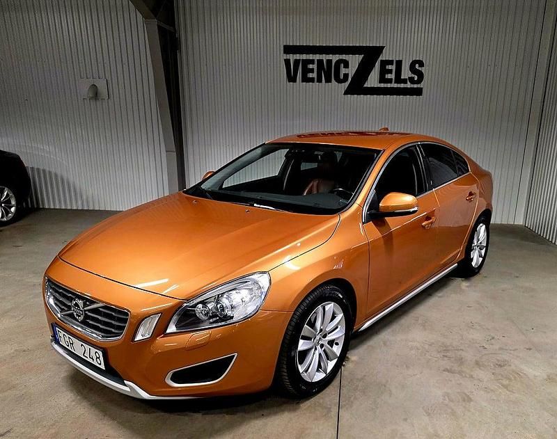Orangebrun metallic Begagnad 2011 Volvo S60 Summum Sedan | 89 000 kr (Marknadspris) - Bild 1/4