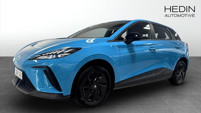 Blå (blue) Begagnad 2023 MG MG4 EV Halvkombi | 244 900 kr (Marknadspris) - Bild 1/4