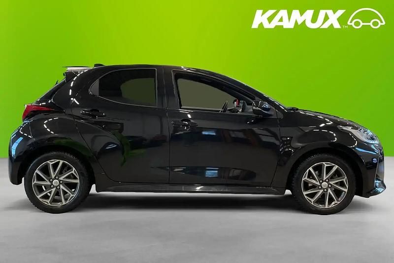 Begagnad Toyota Yaris Hybrid Style 116 HK (85 kW) 2023 Svart Halvkombi