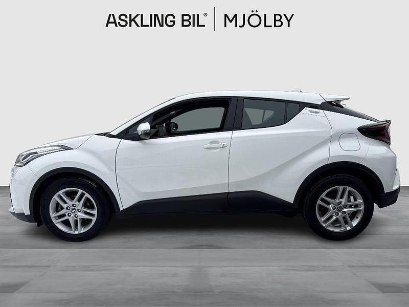 Begagnad Toyota C-HR Active 122 HK (89 kW) 2022 Vit SUV