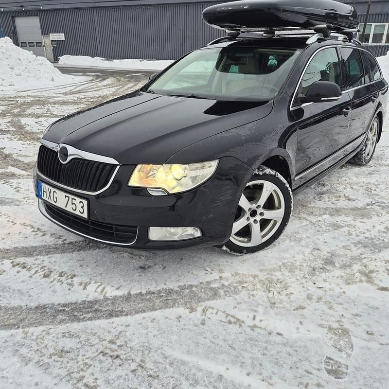 Begagnad 2010 Skoda Superb Kombi | 42 000 kr (Marknadspris) - Bild 1/4