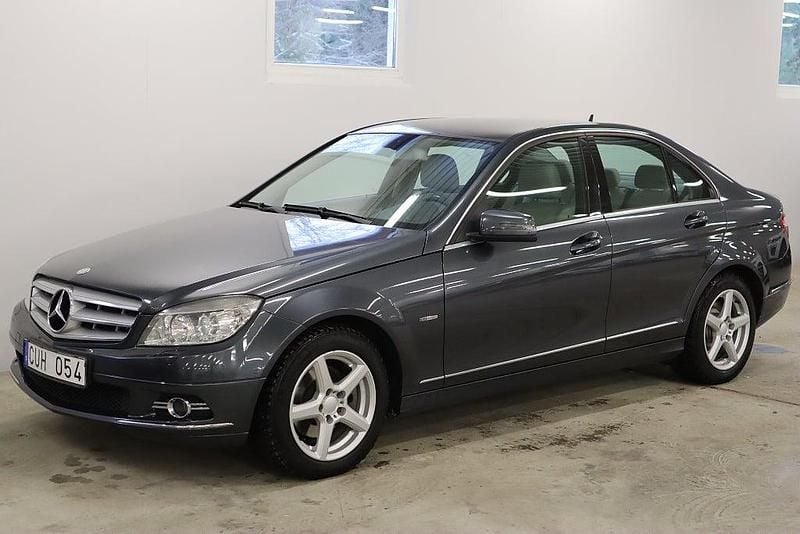 Grå Begagnad 2009 Mercedes C220 Avantgarde Sedan | 54 900 kr (Marknadspris) - Bild 1/4