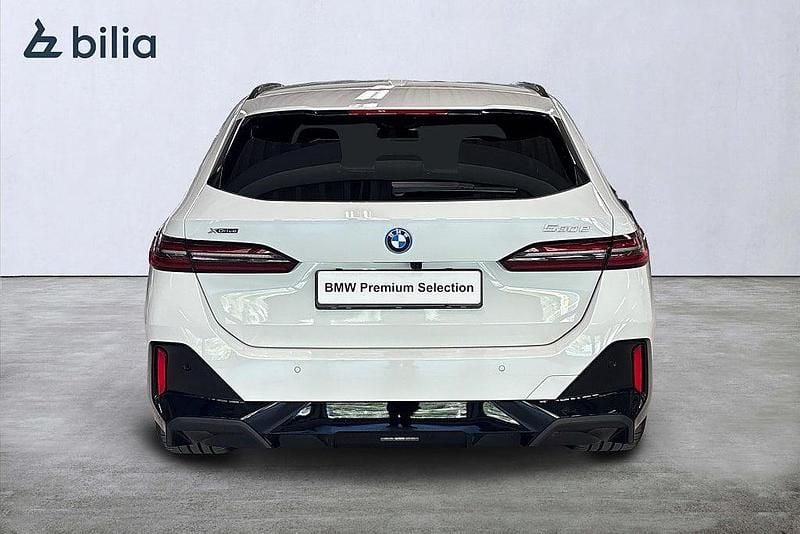 Begagnad BMW 530e M Sport 299 HK (219 kW) 2025 Vit Kombi