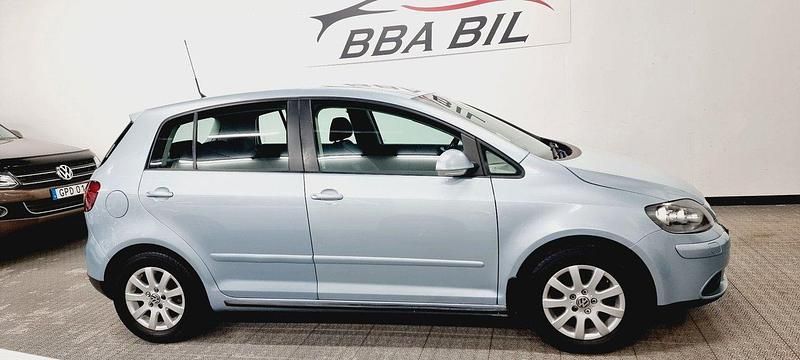 Ljusblå (blå) Begagnad 2008 VW Golf Trendline Halvkombi | 59 900 kr (Dyr) - Bild 1/4