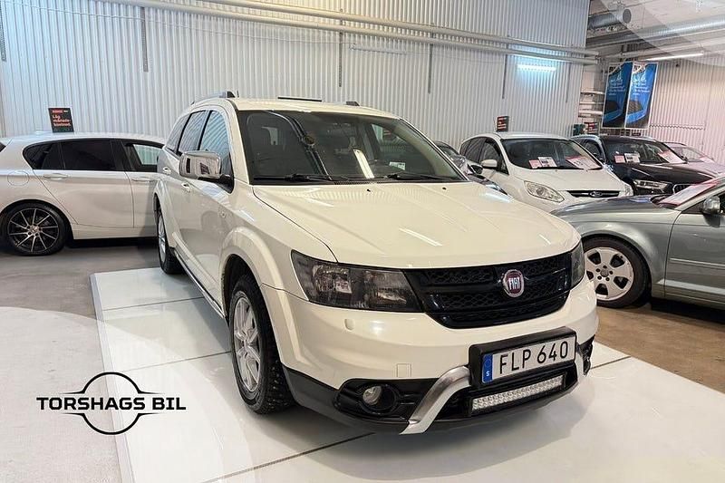 Vit Begagnad 2015 Fiat Freemont SUV | 94 900 kr (Marknadspris) - Bild 1/3