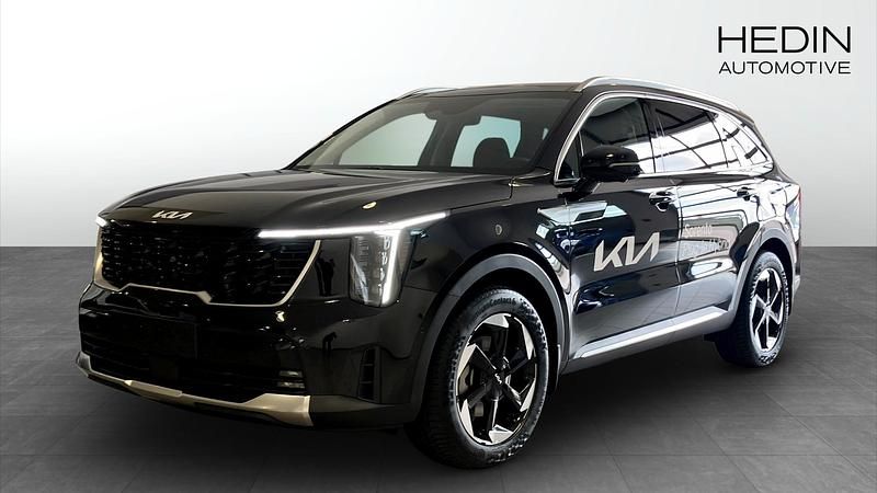 Svart (black) Begagnad 2025 Kia Sorento Advance SUV | 619 990 kr - Bild 1/4