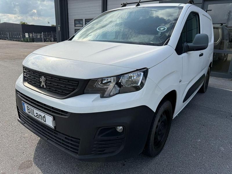 Vit Begagnad 2019 Peugeot Partner Minibuss | 98 900 kr (Superpris) - Bild 1/4