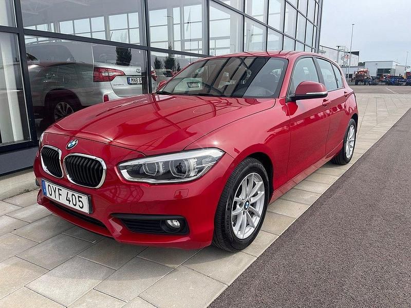 Röd Begagnad 2015 BMW 116 Advantage Halvkombi | 139 900 kr (Marknadspris) - Bild 1/4