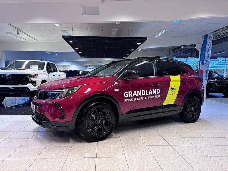 Röd (dark ruby red metallic) Begagnad 2024 Opel Grandland X SUV | 299 000 kr (Lite dyr) - Bild 1/4