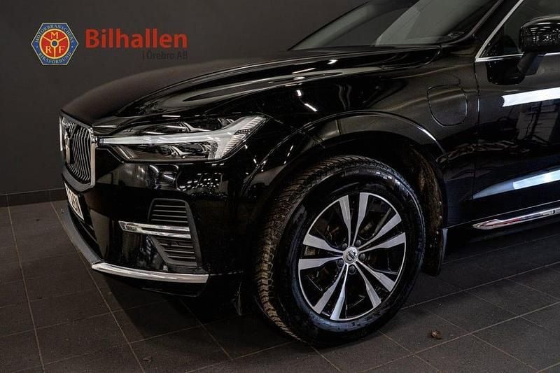 Begagnad Volvo XC60 Core 350 HK (257 kW) 2023 Svart SUV