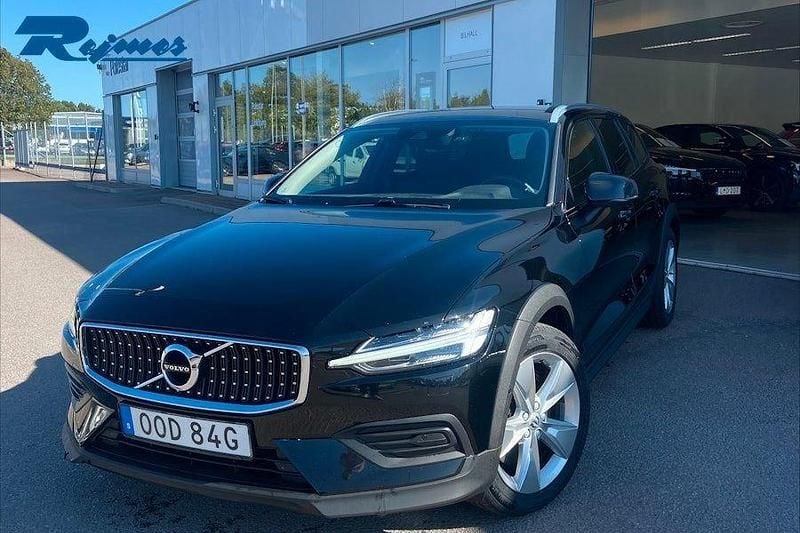 Svart Begagnad 2021 Volvo V60 CC Kombi | 329 900 kr (Marknadspris) - Bild 1/2