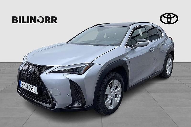 Grå Begagnad 2022 Lexus UX 250h E-FOUR F-Sport SUV | 359 900 kr (Lite dyr) - Bild 1/4