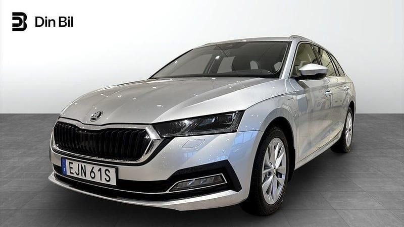 Begagnad Skoda Octavia Style 150 HK (110 kW) 2024 Silver Kombi