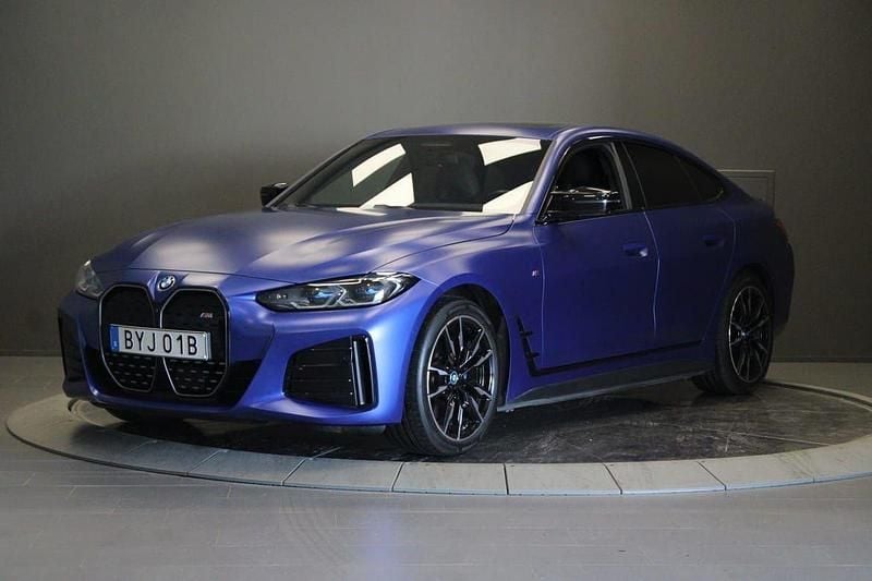 Blå Begagnad 2023 BMW i4 Sedan | 599 000 kr (Dyr) - Bild 1/4