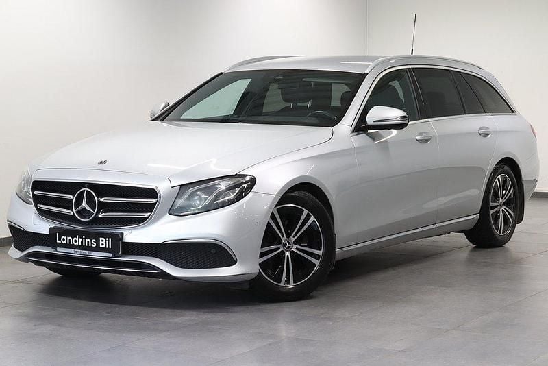 Silver Begagnad 2019 Mercedes E220 Avantgarde Kombi | 179 000 kr (Lite dyr) - Bild 1/4