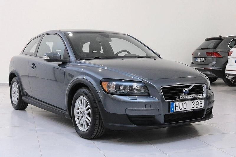Grå Begagnad 2008 Volvo C30 Kinetic Halvkombi | 44 900 kr (Marknadspris) - Bild 1/4