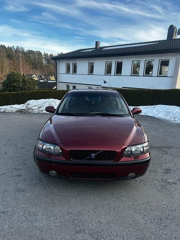 Begagnad Volvo S60 Business Edition 170 HK (125 kW) 2001 Vinröd metallic Sedan