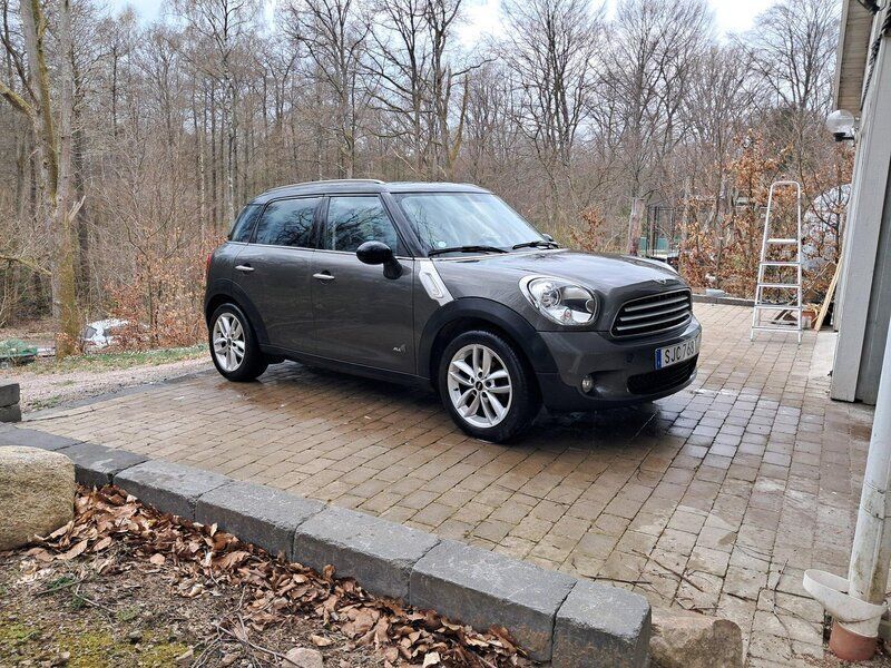 Grå Begagnad 2011 Mini Cooper D Countryman SUV | 79 000 kr (Bra pris) - Bild 1/4