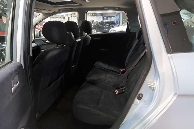 Begagnad Honda FR-V 150 HK (110 kW) 2006 Silver Minibuss