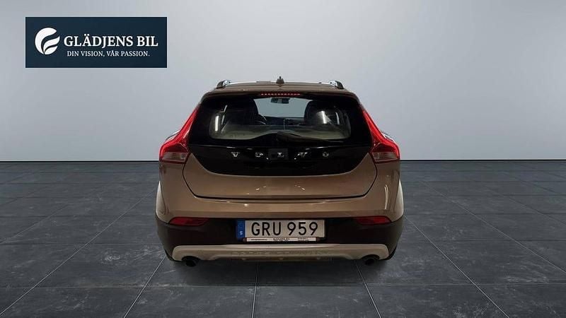 Begagnad Volvo V40 CC Momentum 181 HK (133 kW) 2014 Brun Kombi