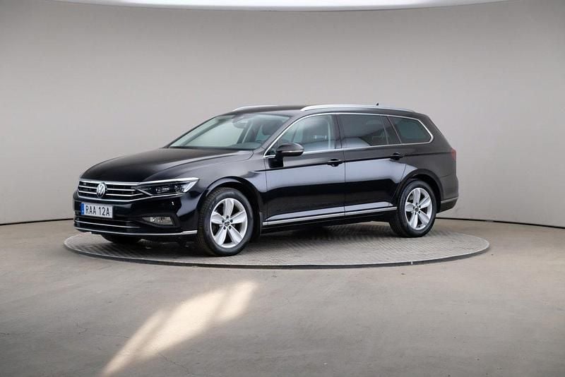 Svart Begagnad 2022 VW Passat Kombi | 295 000 kr (Bra pris) - Bild 1/4