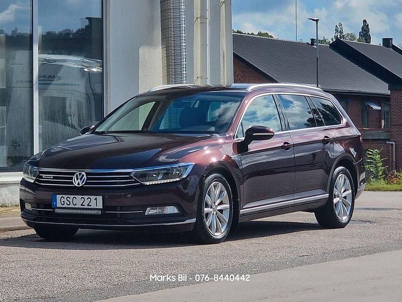 Mörkröd (röd) Begagnad 2016 VW Passat GT Kombi | 134 900 kr (Marknadspris) - Bild 1/4