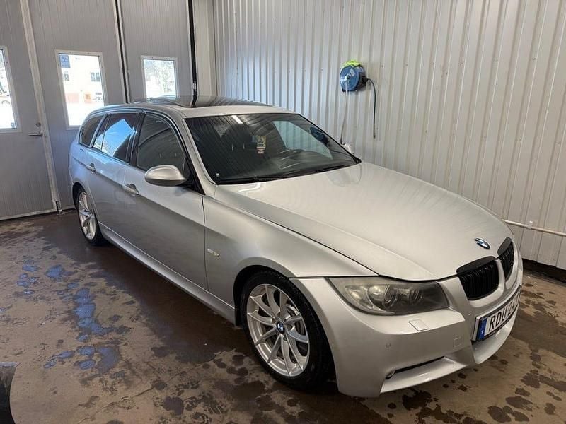 Begagnad BMW 335 Comfort Edition 286 HK (210 kW) 2006 Silver Kombi