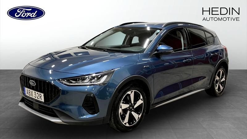 Blå Begagnad 2022 Ford Focus Active Halvkombi | 204 900 kr (Marknadspris) - Bild 1/4