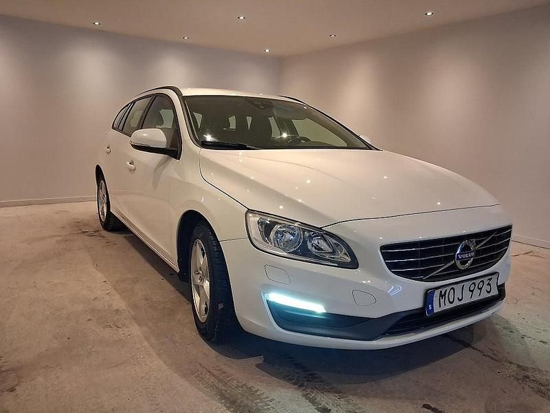 Begagnad Volvo V60 Kinetic 150 HK (110 kW) 2014 Vit Kombi