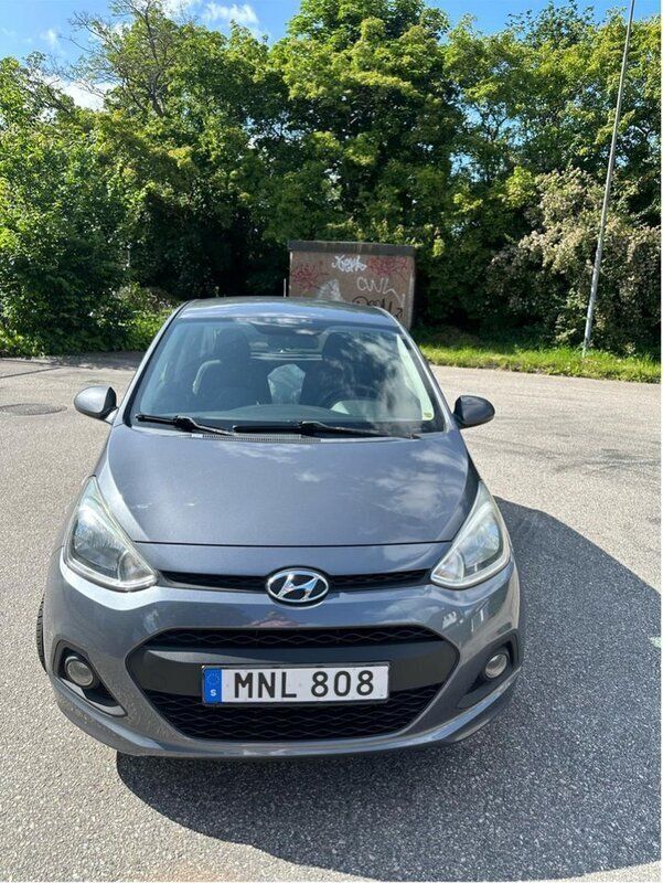 Grå Begagnad 2015 Hyundai i10 Halvkombi | 49 500 kr (Bra pris) - Bild 1/4